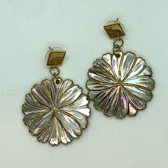 Mother of Pearl Flower Earrings - Picture 1 of 4